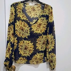 🆕️Women's floral print top- Small